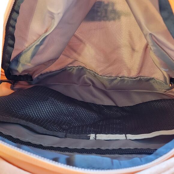 The North Face Women's Peach & Silver Jester Luxe Backpack NWT - Picture 4 of 8